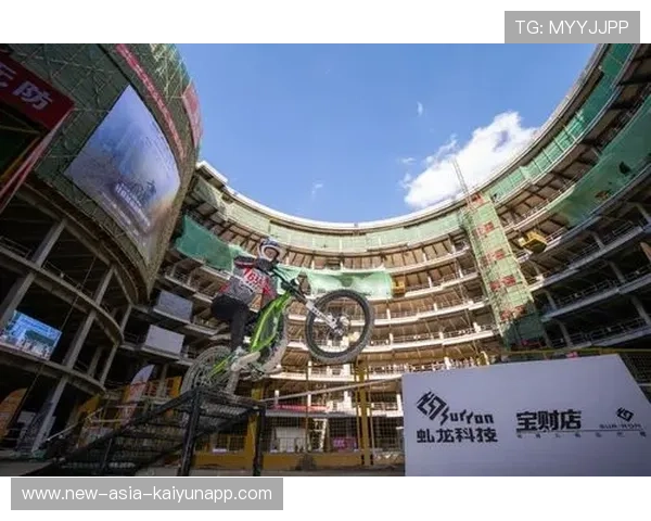 城市与赛事合作设立观赛安全热线提供便捷咨询服务，城市赛播报