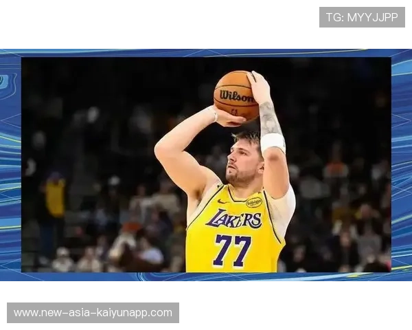 东契奇艾顿内外结合，湖人攻防切换流畅——现代篮球的新范式